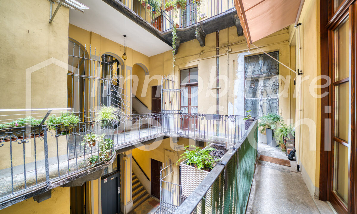 Torino - Via Conte Verde 2 OrizDSC07482